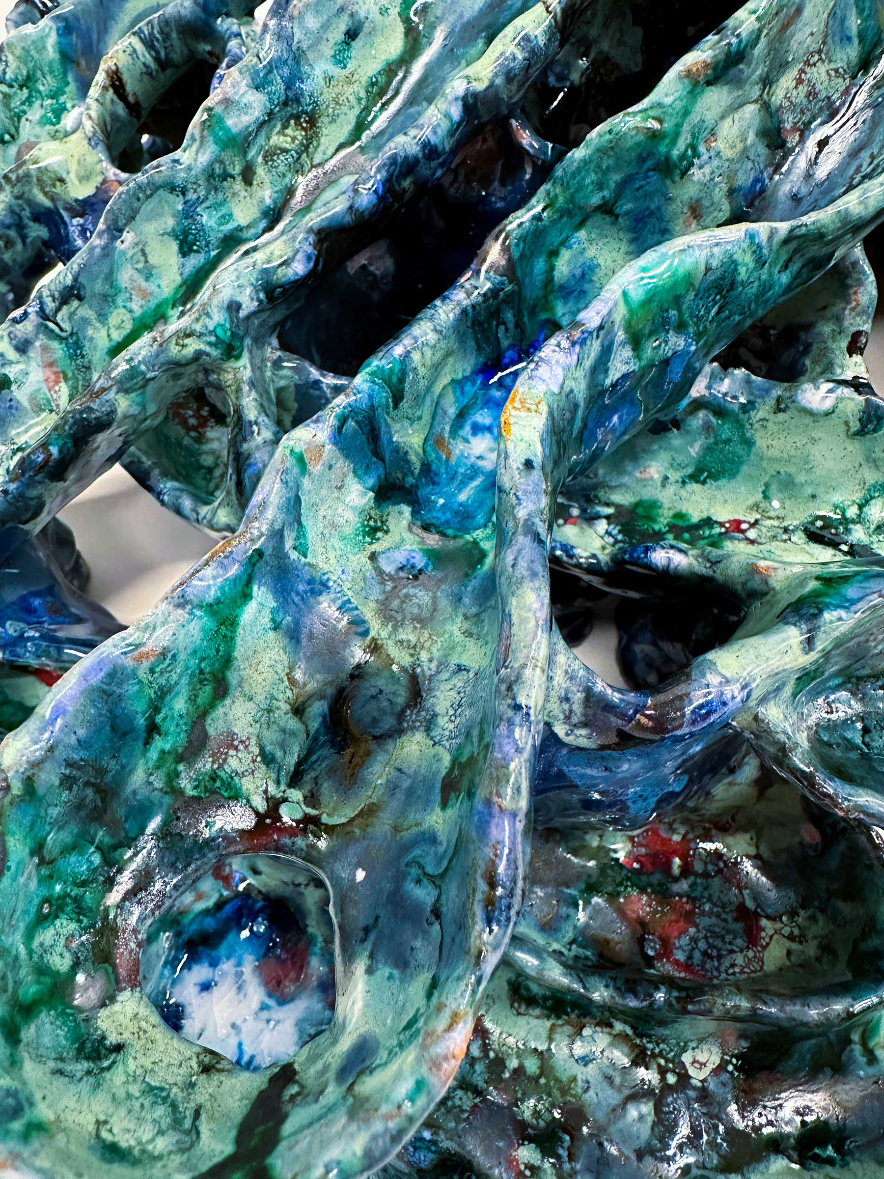 Lulu & Whiskey art ceramic sculpture 'Das Summen der Energie bleibt konstant', Detail, 2024