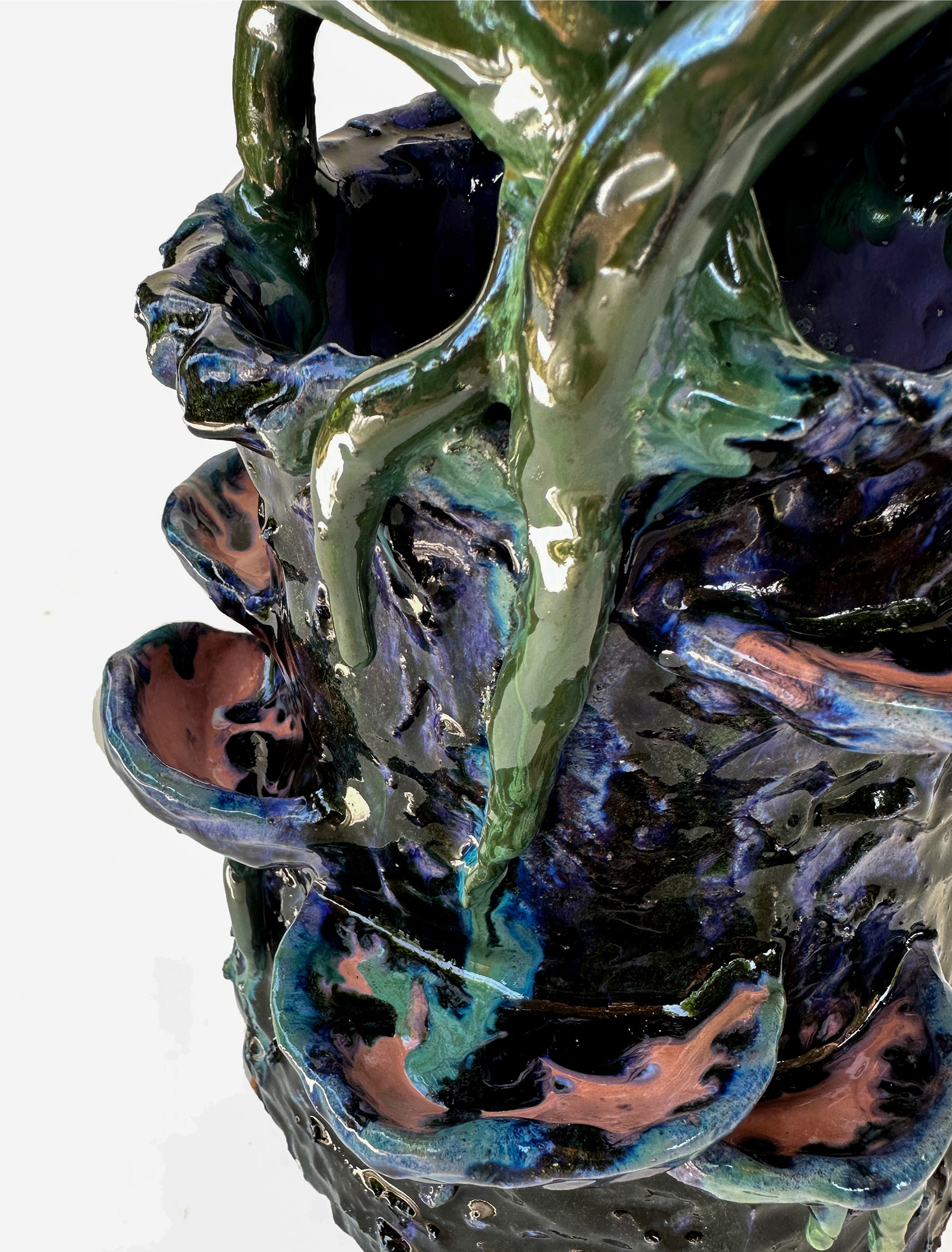 Lulu & Whiskey art ceramic sculpture 'wie die, der grossen Bäume draussen, die reglos und aufrecht stehen', Detail, 2023