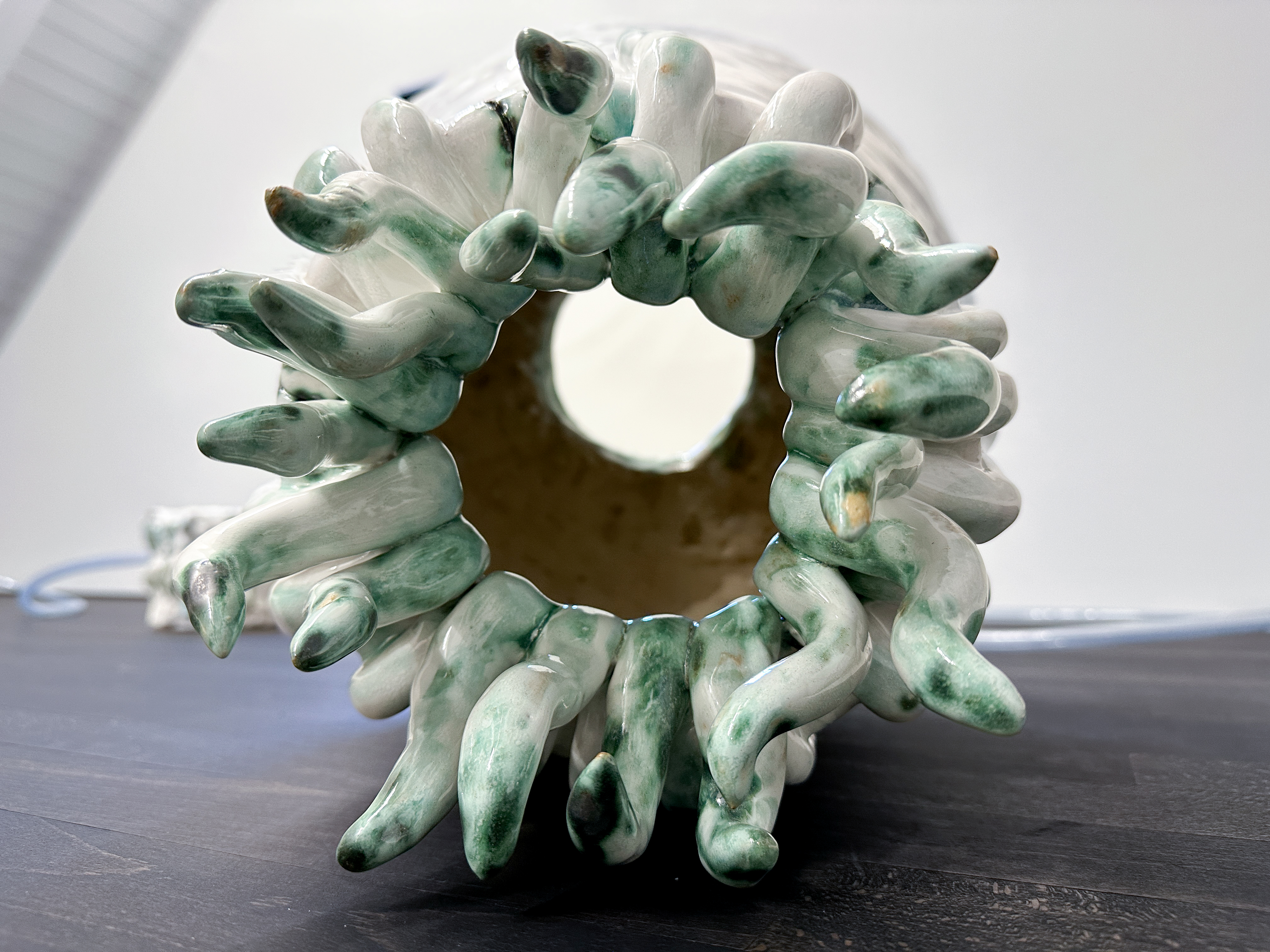 Lulu & Whiskey art ceramic performance 'Formed in Meltwater', Foto by Lulu&whiskey 2025