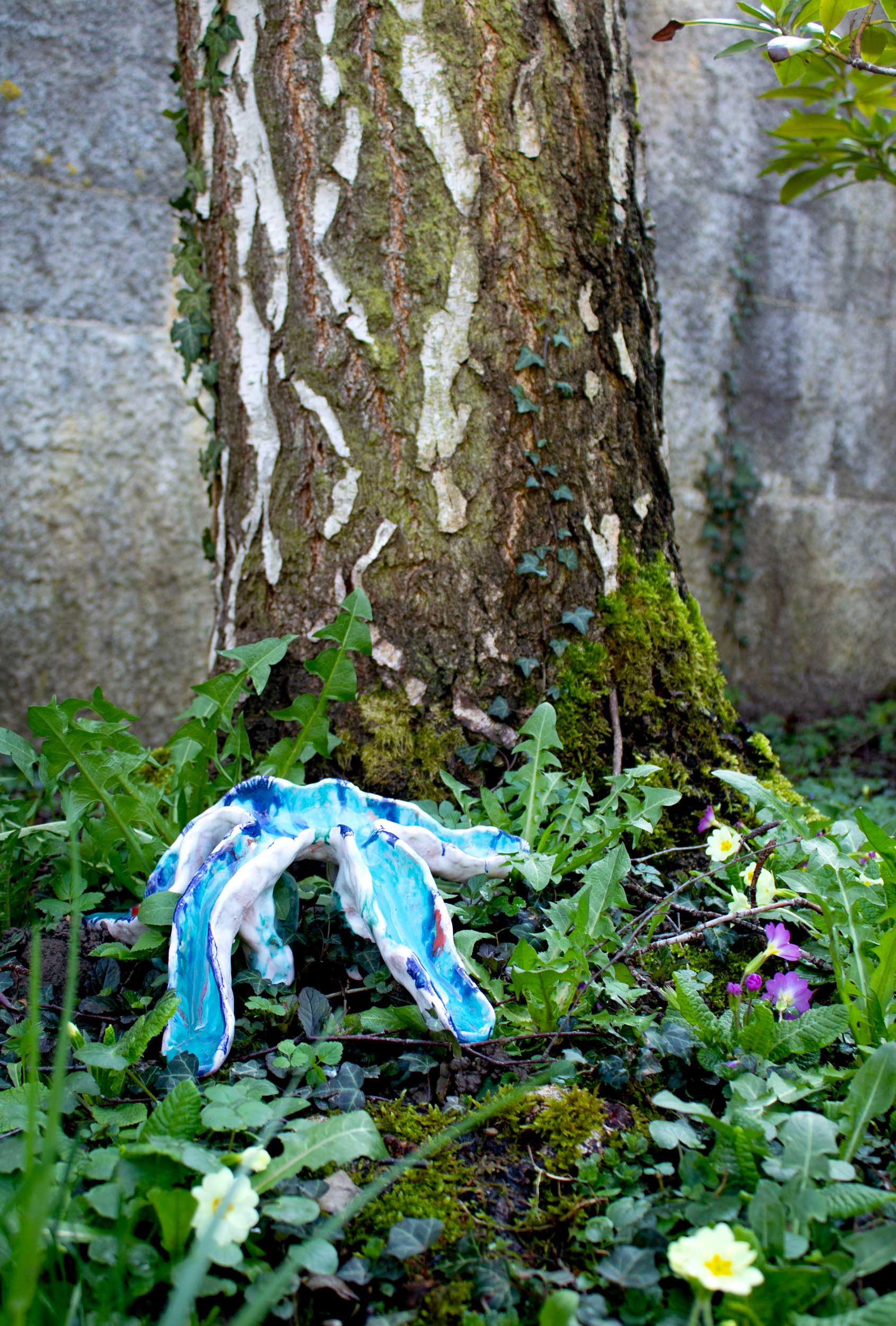 Lulu & Whiskey art ceramic sculpture with installation in the garden, irma republic, 2024